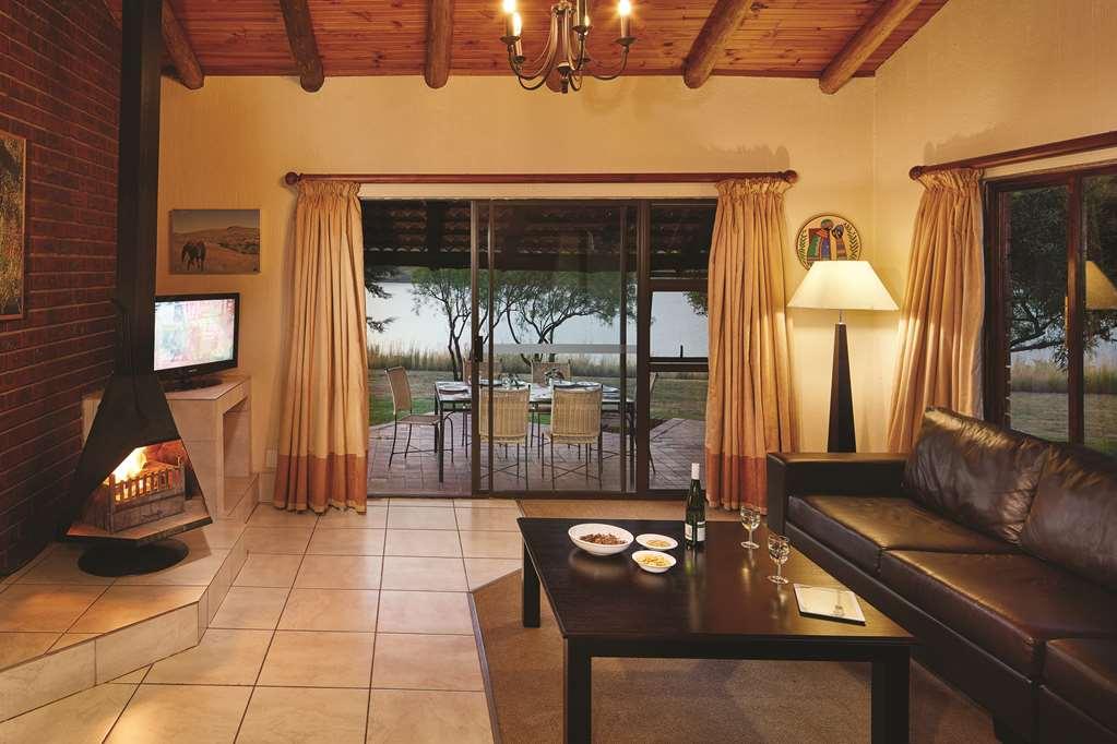First Group Qwantani Hotel Harrismith ห้อง รูปภาพ