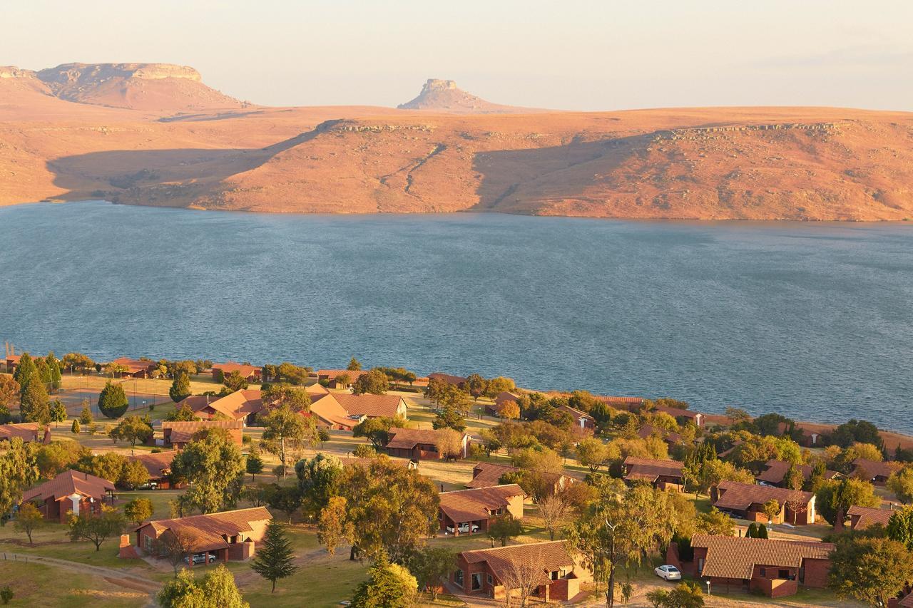First Group Qwantani Hotel Harrismith ภายนอก รูปภาพ