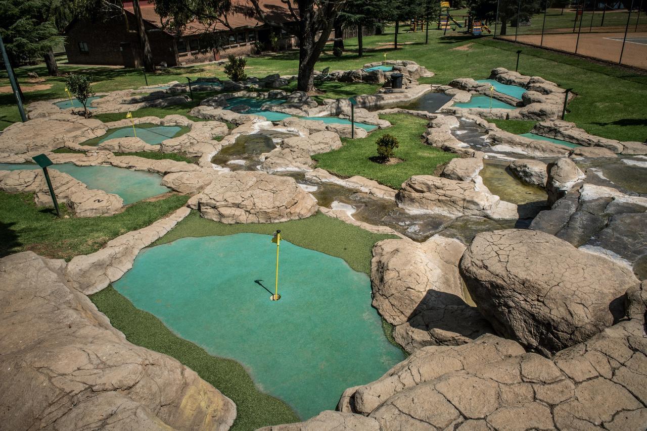First Group Qwantani Hotel Harrismith ภายนอก รูปภาพ