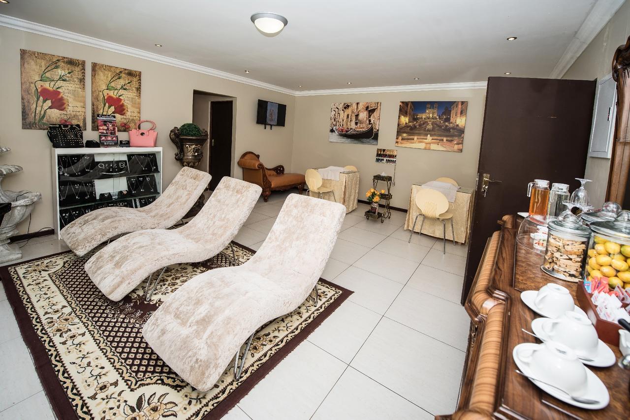 First Group Qwantani Hotel Harrismith ภายนอก รูปภาพ